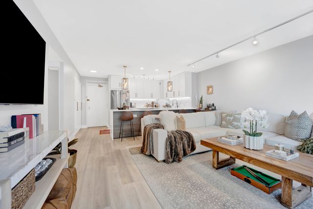 3600 N Lake Shore Drive 608, Chicago, IL 60613
