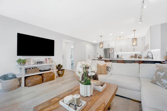 3600 N Lake Shore Drive 608, Chicago, IL 60613