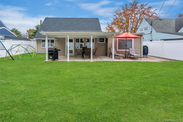 200 Willowood Drive, Wantagh, NY 11793