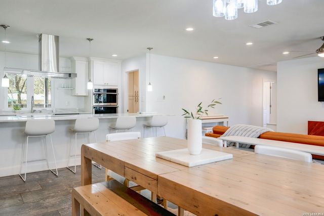 131 William Classen, San Antonio, TX 78232