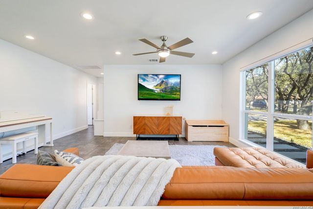 131 William Classen, San Antonio, TX 78232