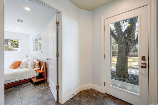 131 William Classen, San Antonio, TX 78232