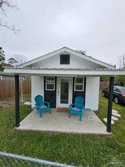 9775 North Loop Rd APT 1, Pensacola, FL 32507