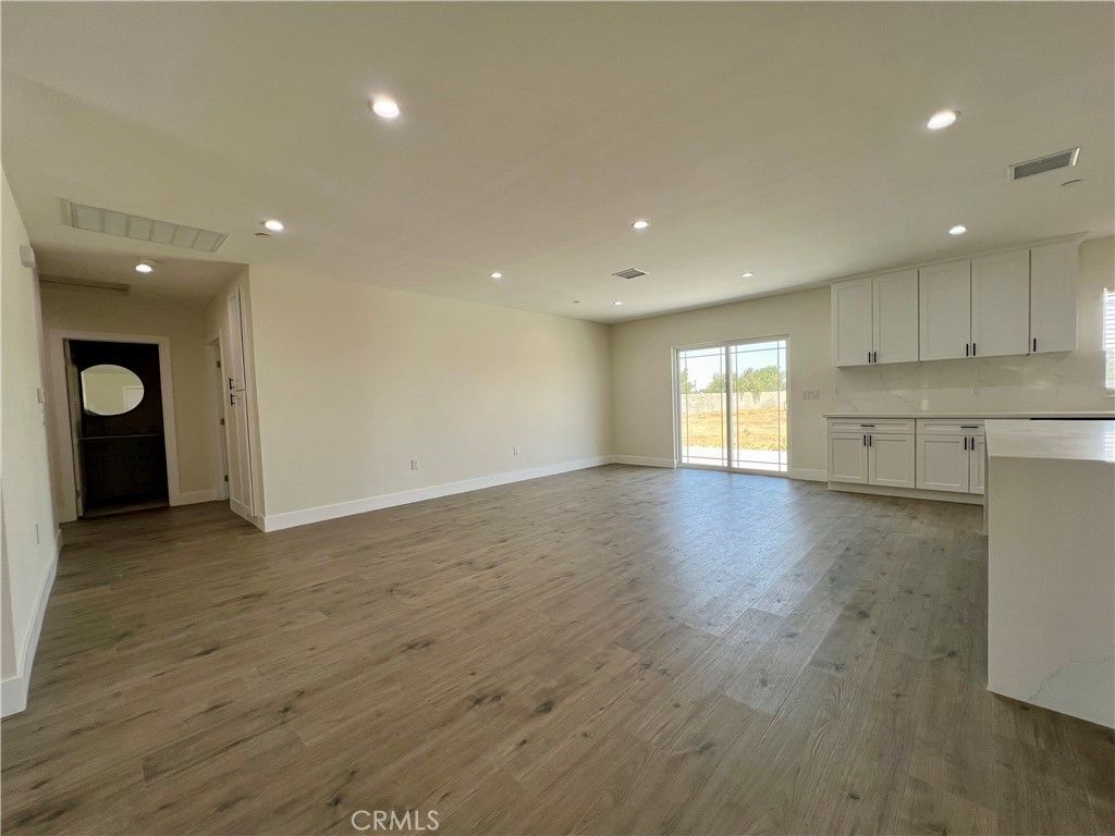Image 16 of property listing at 9737 East Avenue Q-4, Littlerock, CA 93543