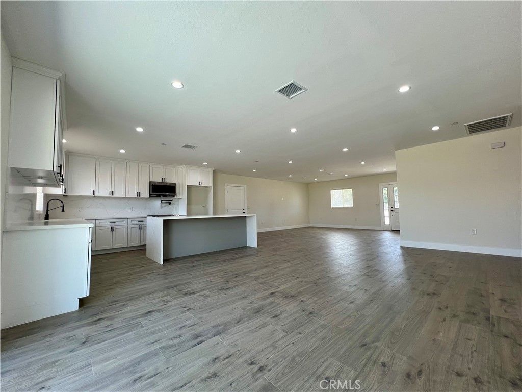 Image 17 of property listing at 9737 East Avenue Q-4, Littlerock, CA 93543
