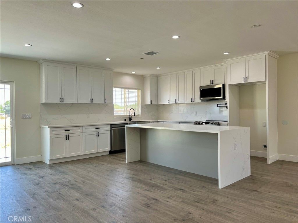 Image 18 of property listing at 9737 East Avenue Q-4, Littlerock, CA 93543