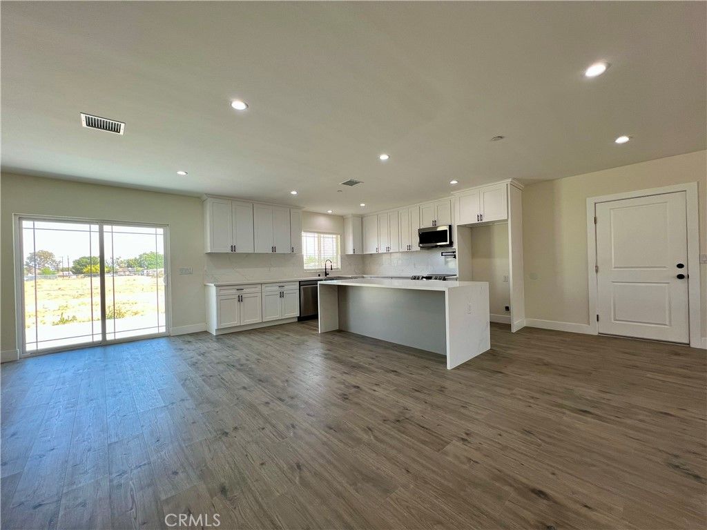 Image 19 of property listing at 9737 East Avenue Q-4, Littlerock, CA 93543