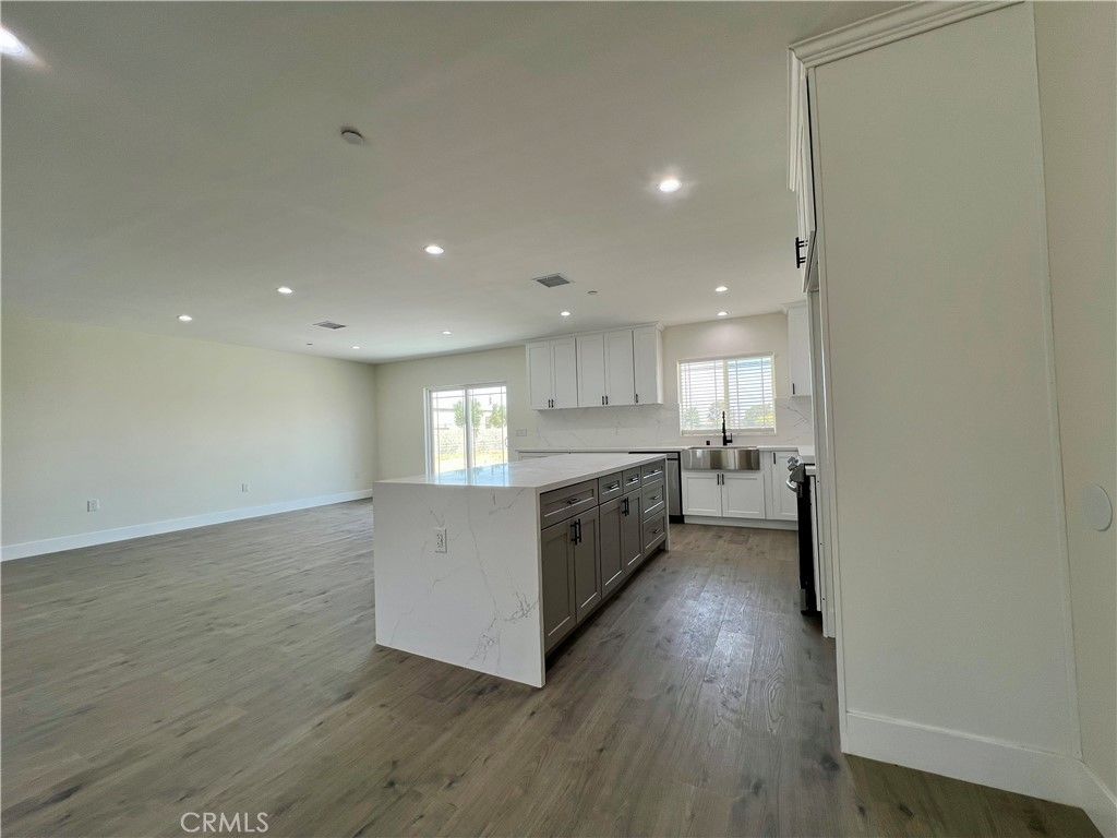 Image 20 of property listing at 9737 East Avenue Q-4, Littlerock, CA 93543