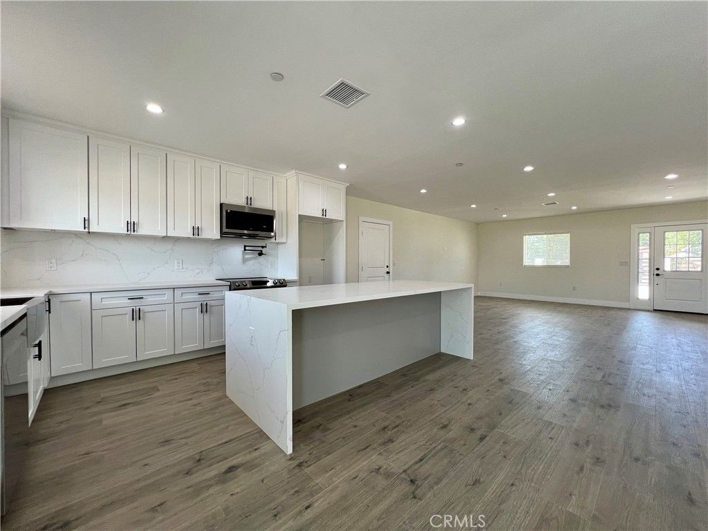 Image 22 of property listing at 9737 East Avenue Q-4, Littlerock, CA 93543