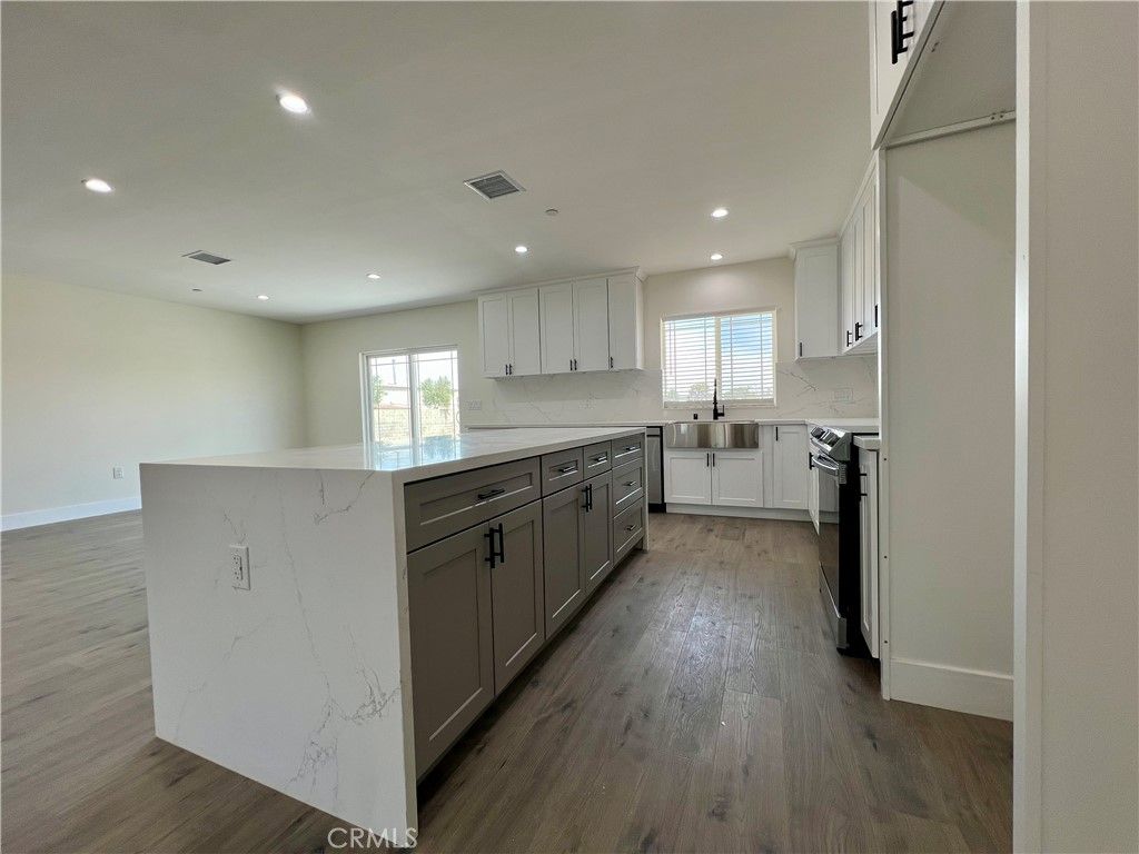 Image 25 of property listing at 9737 East Avenue Q-4, Littlerock, CA 93543