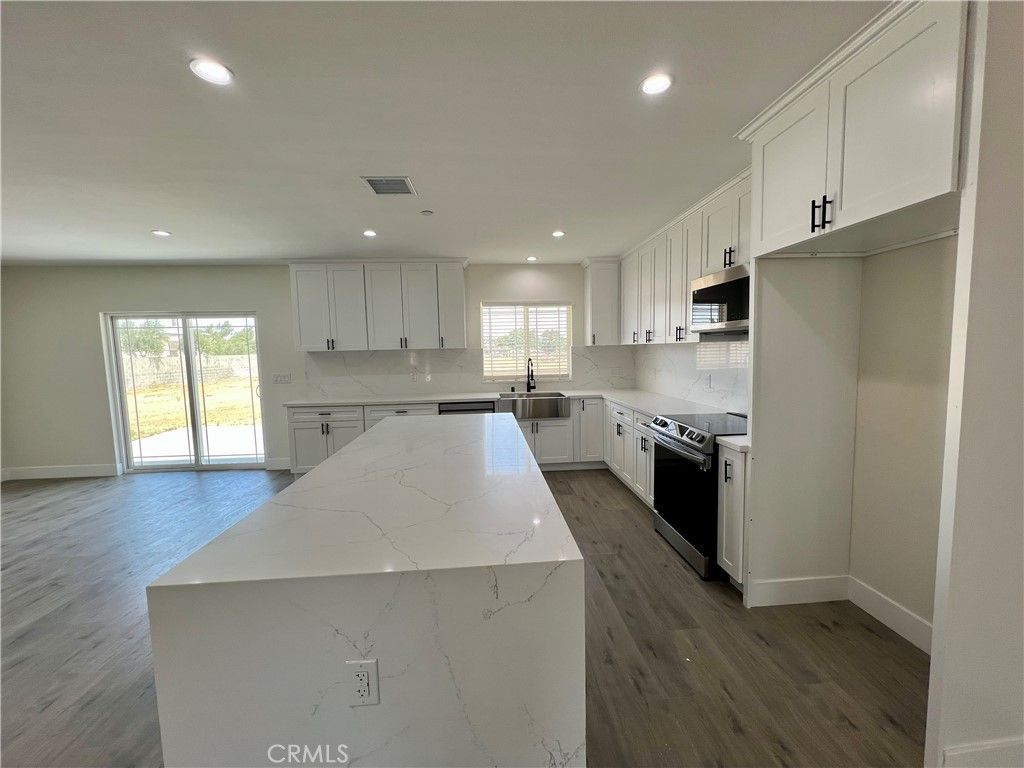 Image 26 of property listing at 9737 East Avenue Q-4, Littlerock, CA 93543