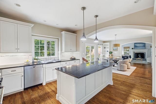 5 Ginos Way, Ridgefield, CT 06877