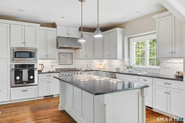 5 Ginos Way, Ridgefield, CT 06877