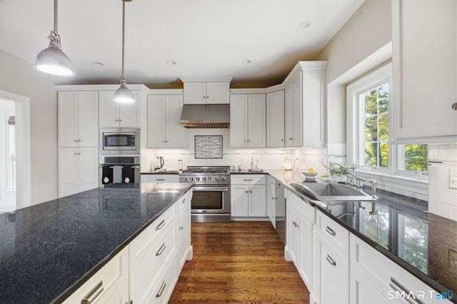 5 Ginos Way, Ridgefield, CT 06877