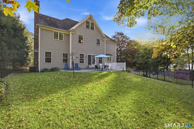 5 Ginos Way, Ridgefield, CT 06877