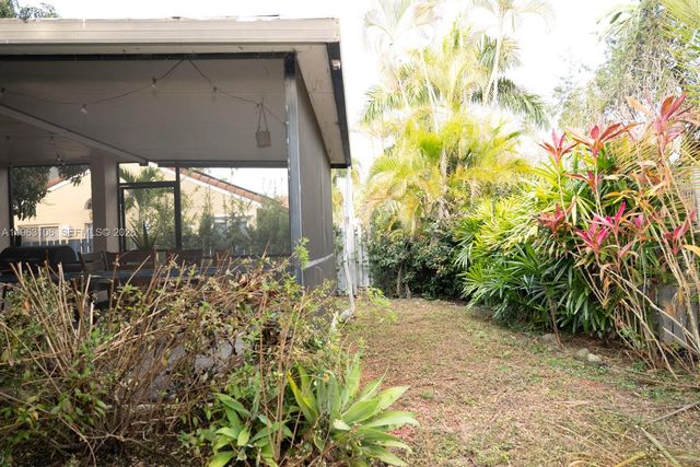 1407 Seagrape Cir, Weston, FL 33326