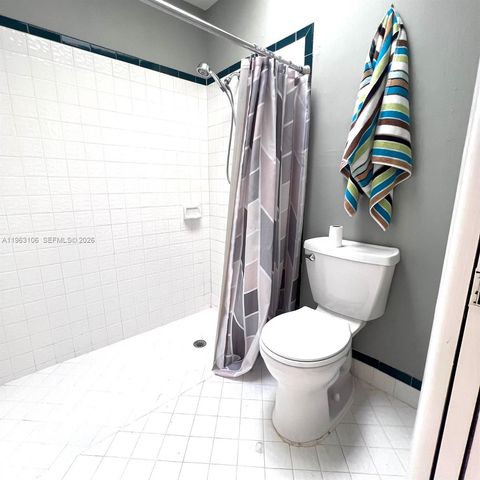 1407 Seagrape Cir, Weston, FL 33326