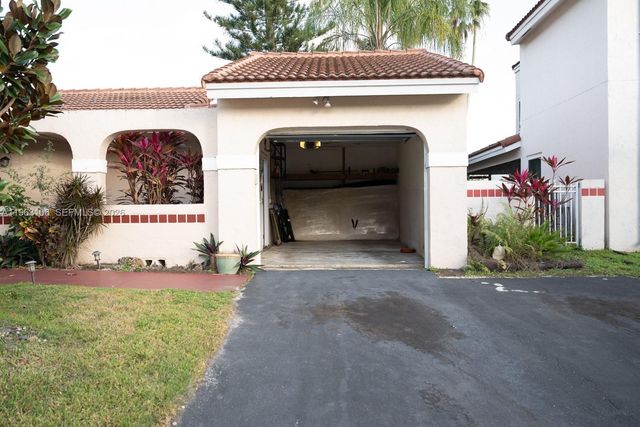 1407 Seagrape Cir, Weston, FL 33326