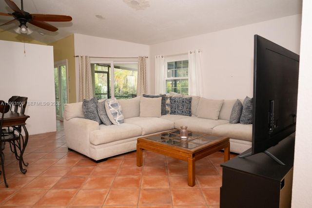 1407 Seagrape Cir, Weston, FL 33326