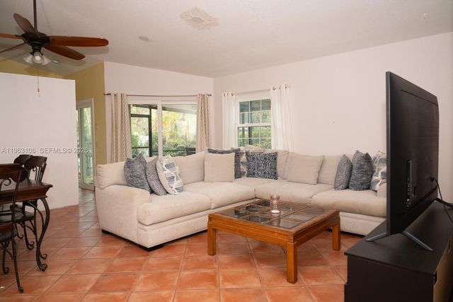 1407 Seagrape Cir, Weston, FL 33326