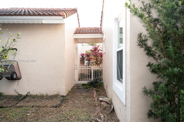 1407 Seagrape Cir, Weston, FL 33326