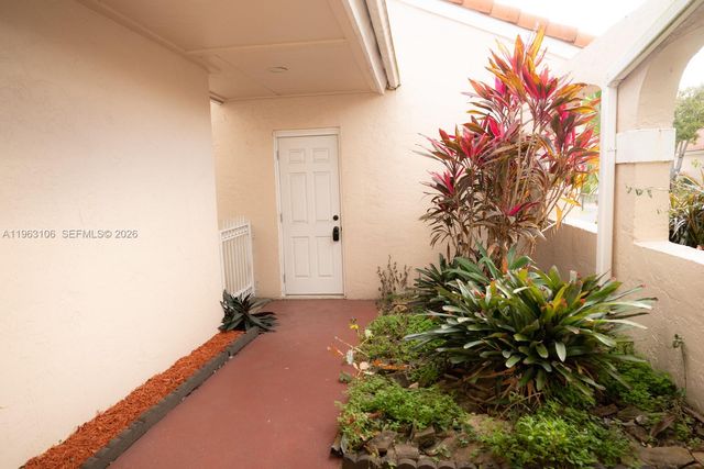 1407 Seagrape Cir, Weston, FL 33326