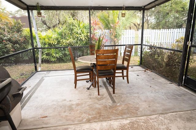 1407 Seagrape Cir, Weston, FL 33326