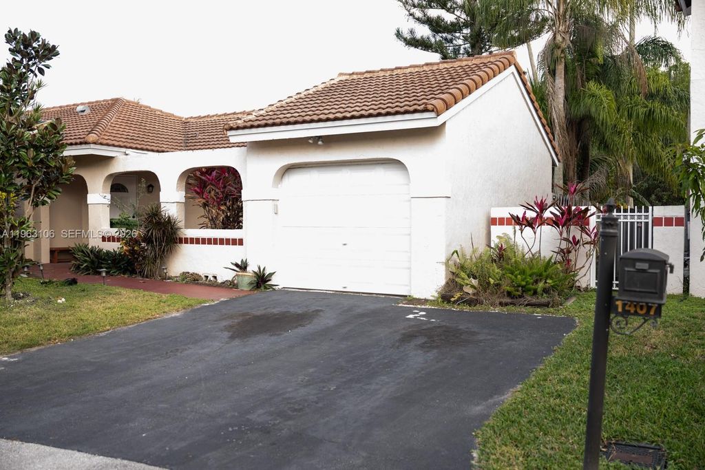 1407 Seagrape Cir, Weston, FL 33326