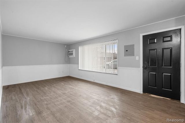 4401 Crooks Road, Royal Oak, MI 48073