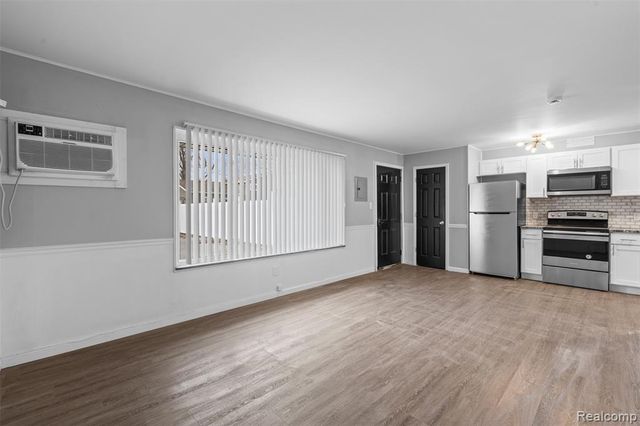 4401 Crooks Road, Royal Oak, MI 48073