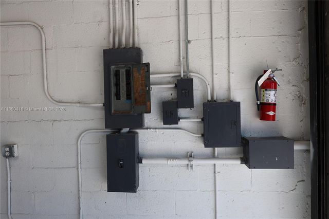 1847 NW 21st St, Miami, FL 33142