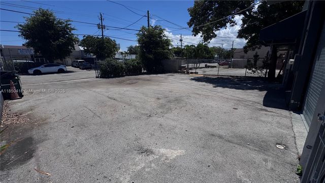 1847 NW 21st St, Miami, FL 33142