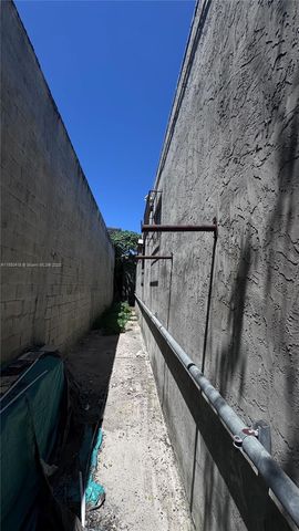 1847 NW 21st St, Miami, FL 33142