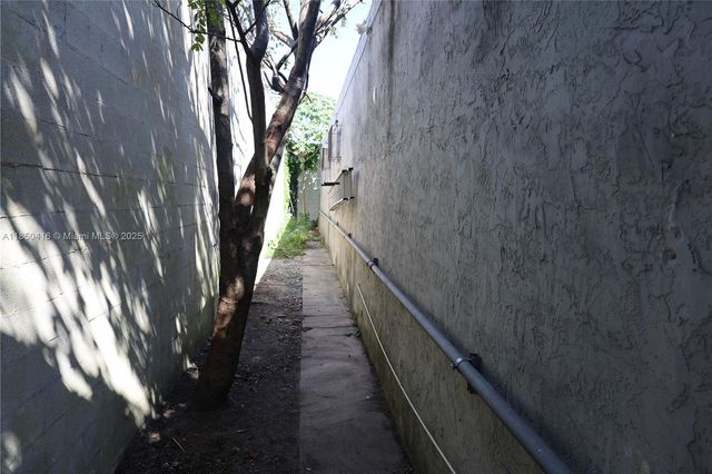 1847 NW 21st St, Miami, FL 33142