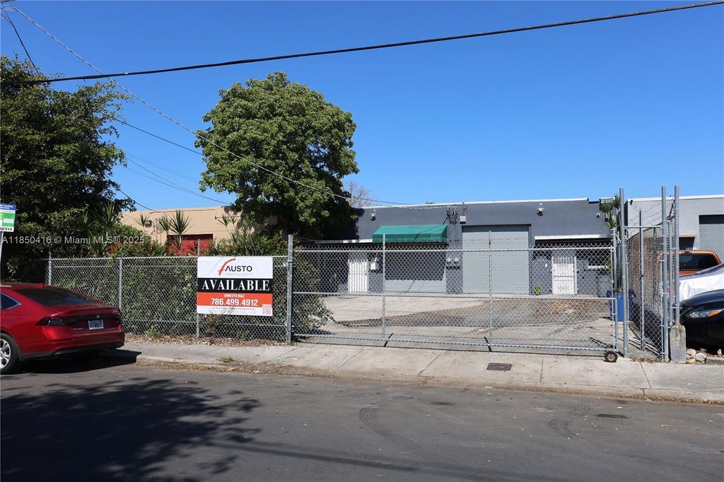 1847 NW 21st St, Miami, FL 33142