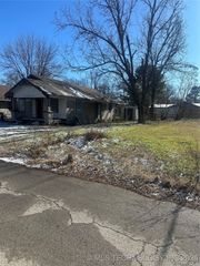 1230 W 6th Street, Okmulgee, OK 74447