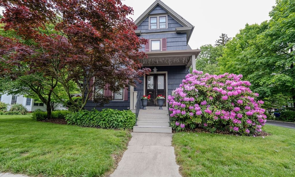 223 Longhill St, Springfield, MA 01108
