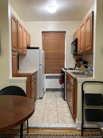 61-41 Saunders Street B57, Rego Park, NY 11374