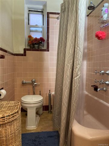 61-41 Saunders Street B57, Rego Park, NY 11374