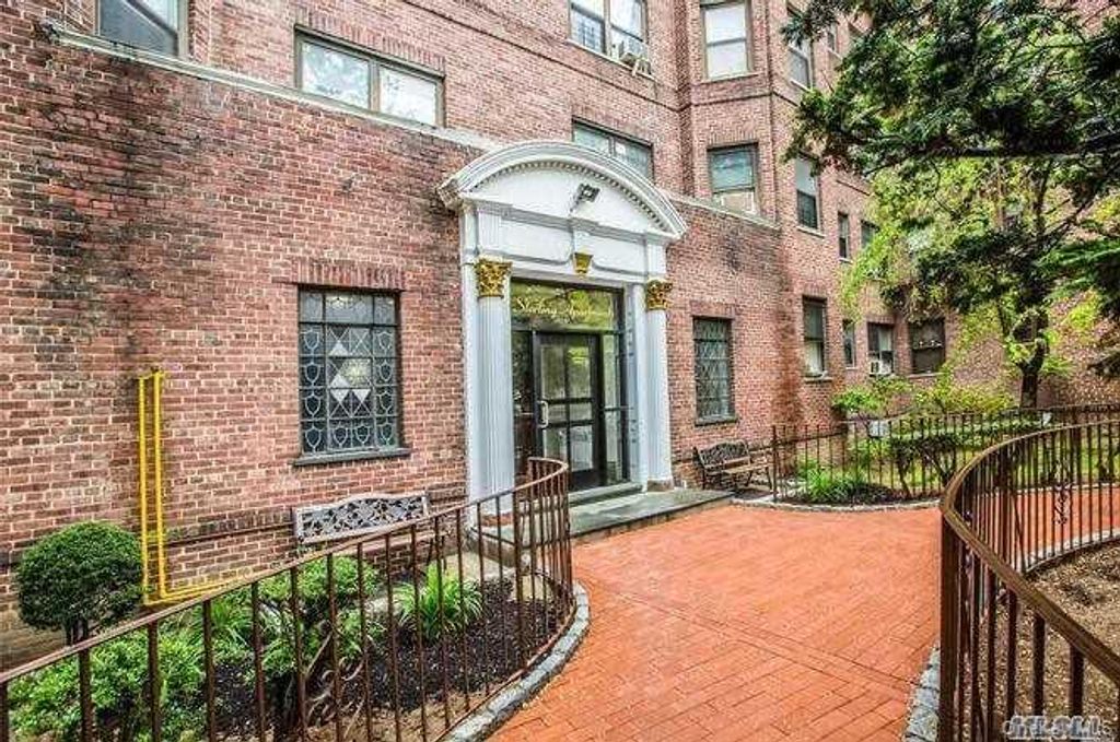 61-41 Saunders Street B57, Rego Park, NY 11374