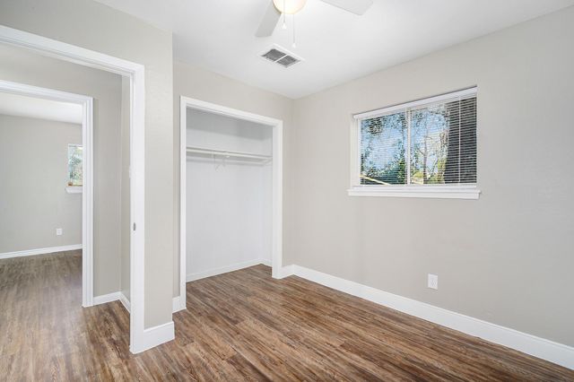 1303 S 2nd Street 4, Conroe, TX 77301