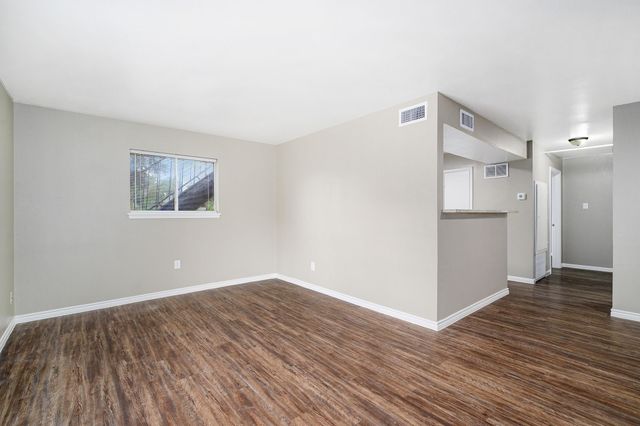 1303 S 2nd Street 4, Conroe, TX 77301