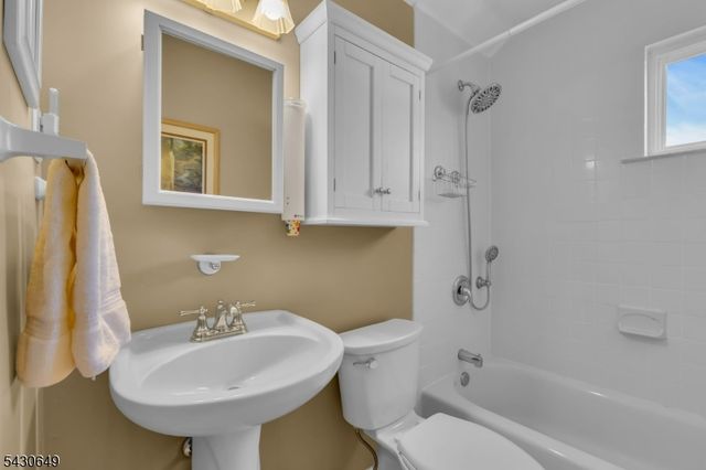 10 Haug St, Union Beach Boro, NJ 07735