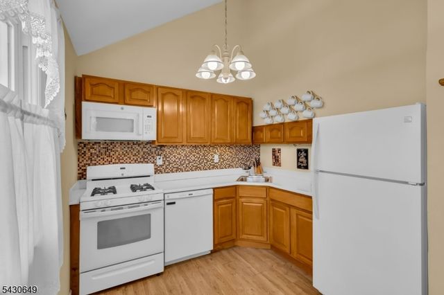 10 Haug St, Union Beach Boro, NJ 07735