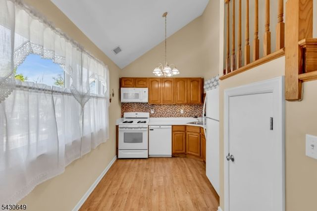10 Haug St, Union Beach Boro, NJ 07735