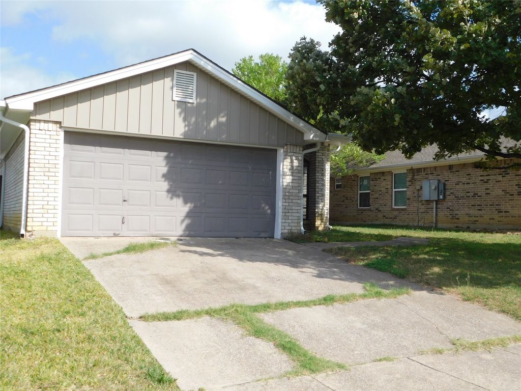 10630 Lone Pine Lane, Fort Worth, TX 76108 — photo 2