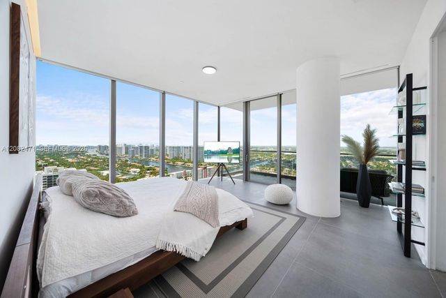 2000 S Ocean Drive 31B, Hallandale Beach, FL 33009