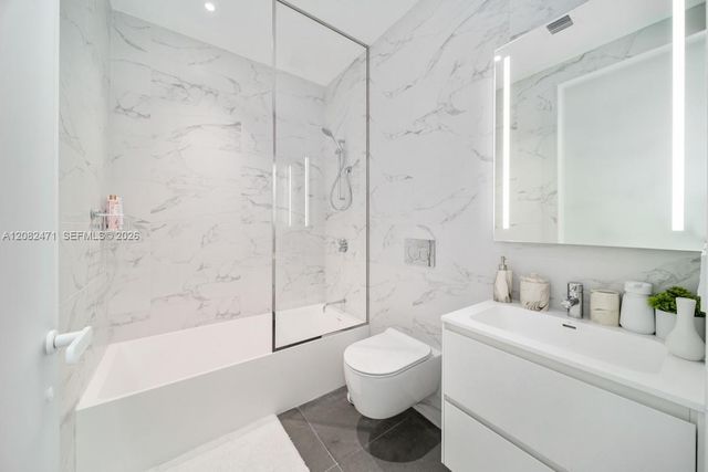 2000 S Ocean Drive 31B, Hallandale Beach, FL 33009