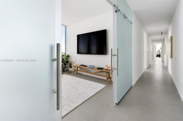 2000 S Ocean Drive 31B, Hallandale Beach, FL 33009