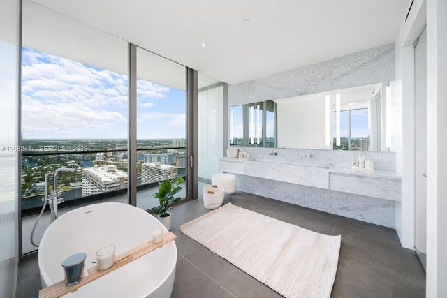 2000 S Ocean Drive 31B, Hallandale Beach, FL 33009